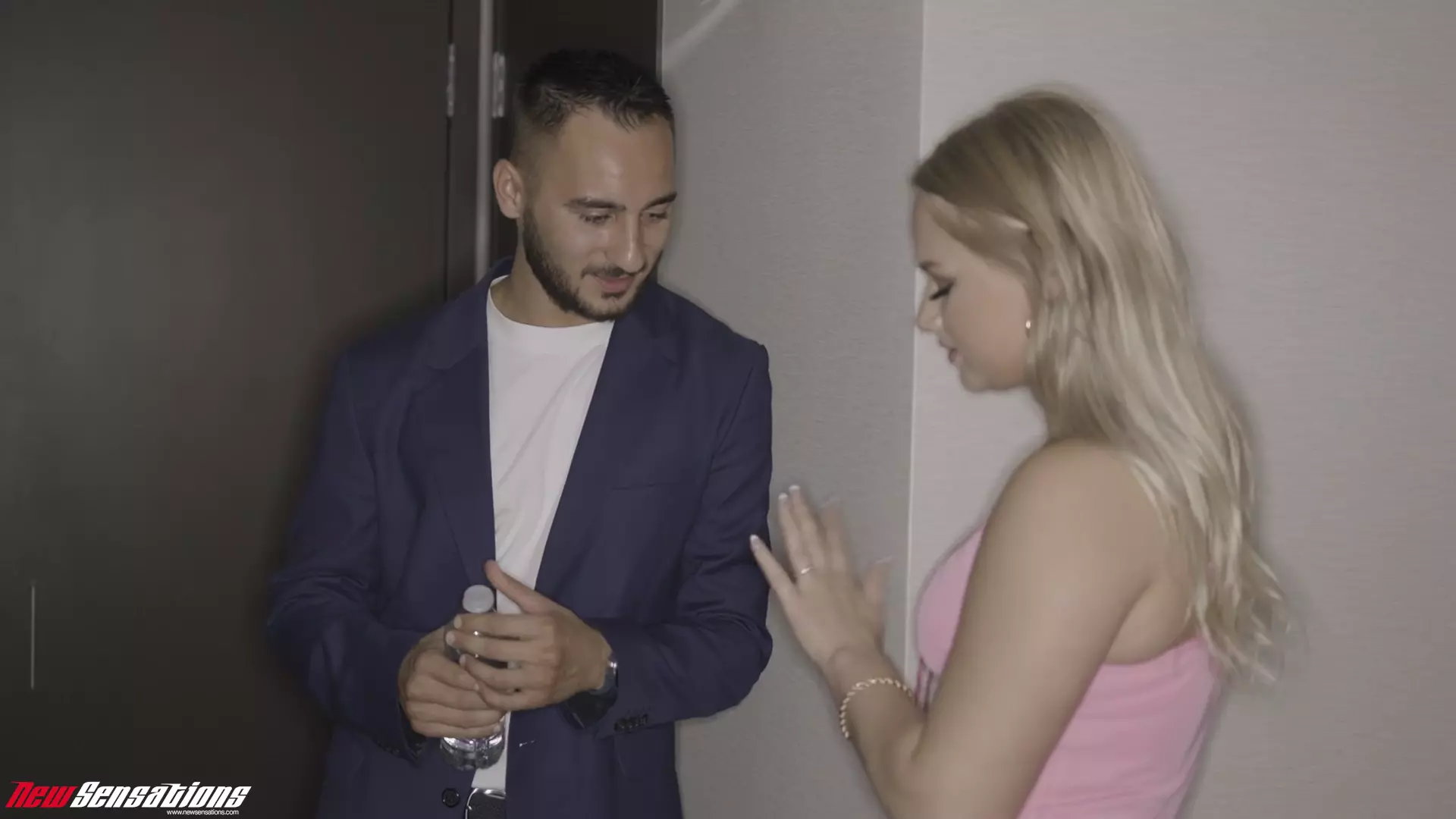 Cheating Wife Harley King Hooks Up with Stranger in Hotel Room thumbnail