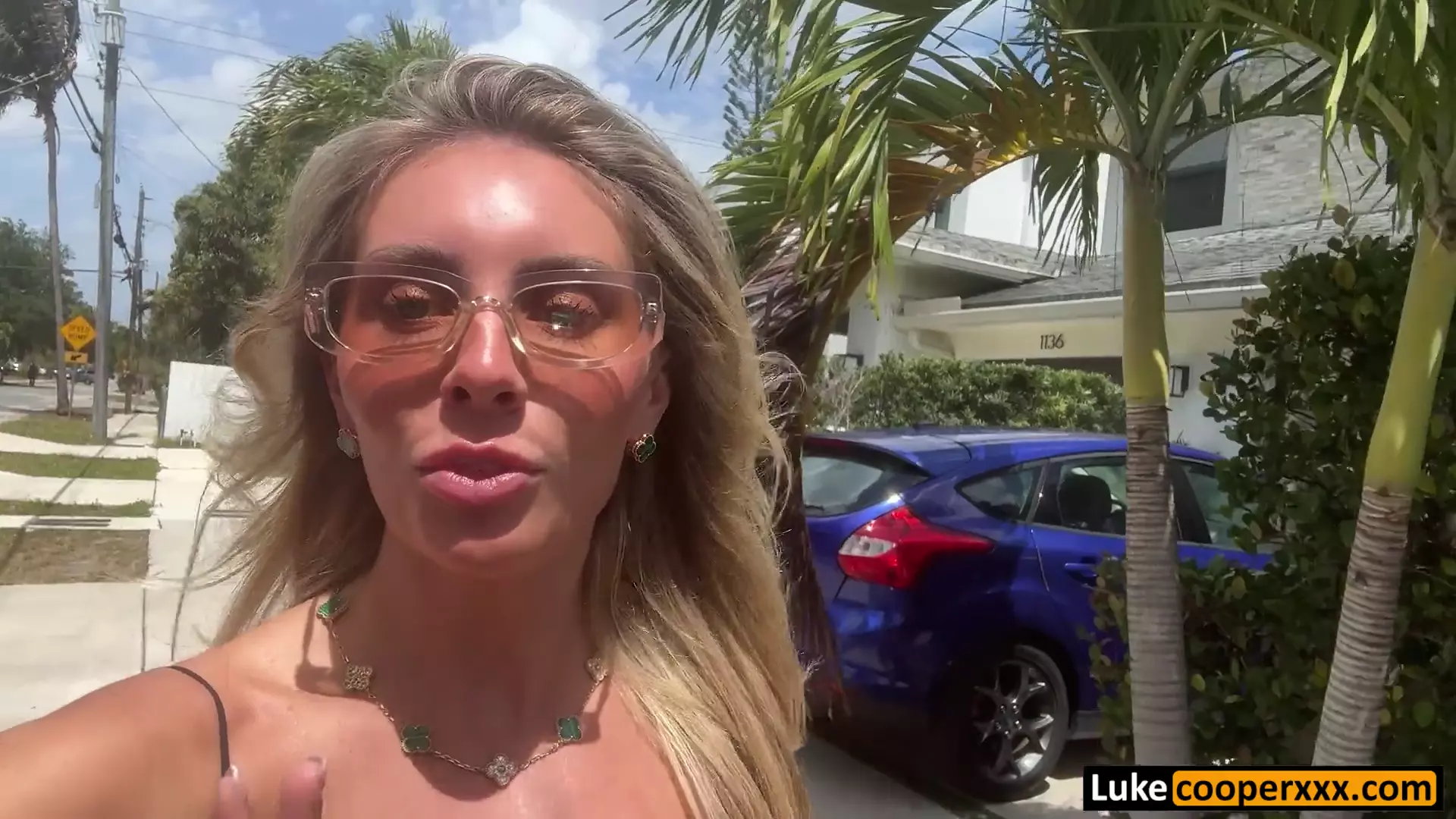 Sexy Bonnie Blue Fucking in Self Driving Car thumbnail
