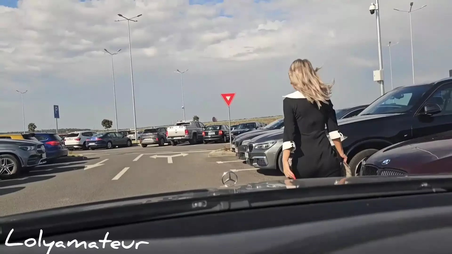Stepmom Masturbate in My Car with New Toy Buy from the Shop thumbnail