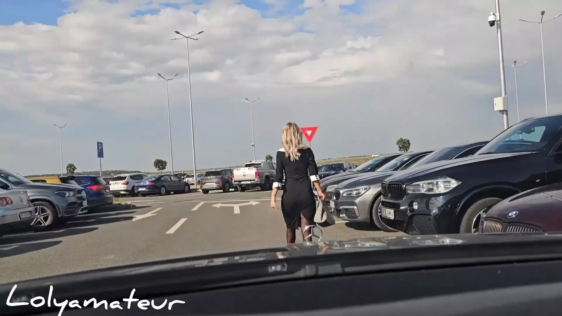 Stepmom Masturbate in My Car with New Toy Buy from the Shop thumbnail