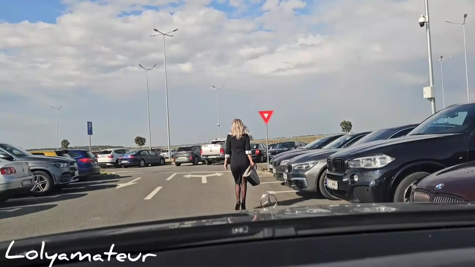 Stepmom Masturbate in My Car with New Toy Buy from the Shop thumbnail