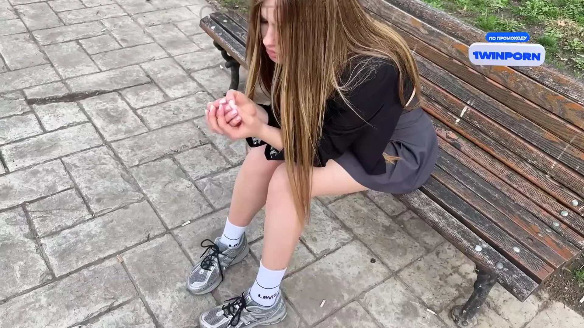 Girl Needs Help. What Would You Do in This Situation? thumbnail