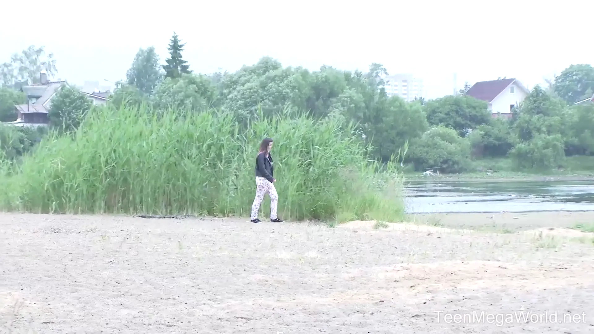 Dude Cums all Over a Playful Babe Full Video thumbnail