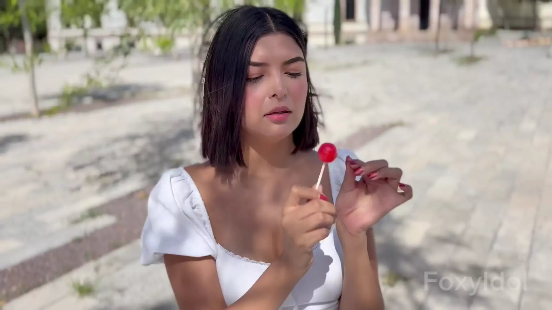 Pov Tu Novia Tímida Acepta Reto Caliente En Público, Follan Y Casi Los Pillan thumbnail