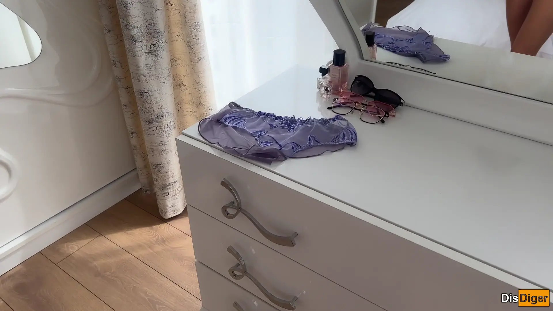 Fucking and Cum Inside Pussy Stepsister while She Doing Makeup thumbnail