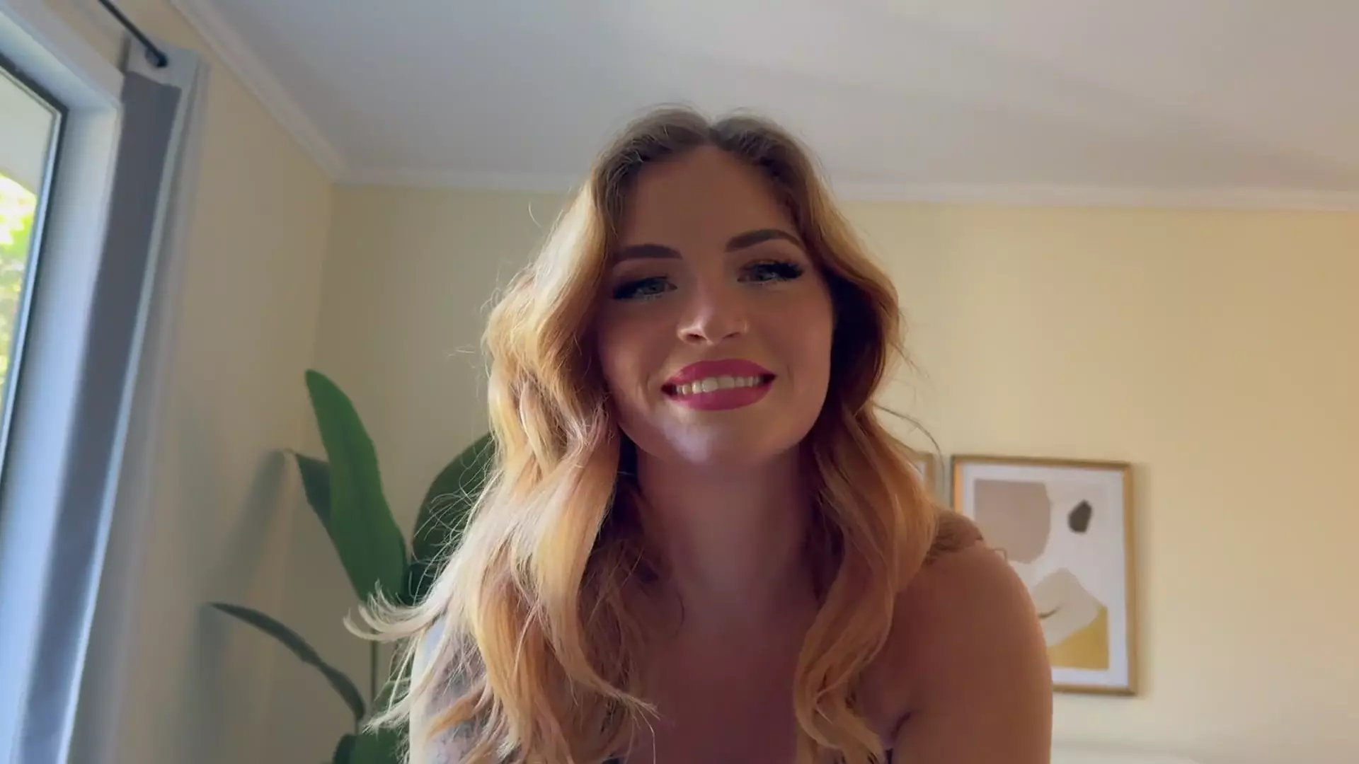 Unfaithful Girlfriend Wants to Fuck while Boyfriends on the Phone! thumbnail