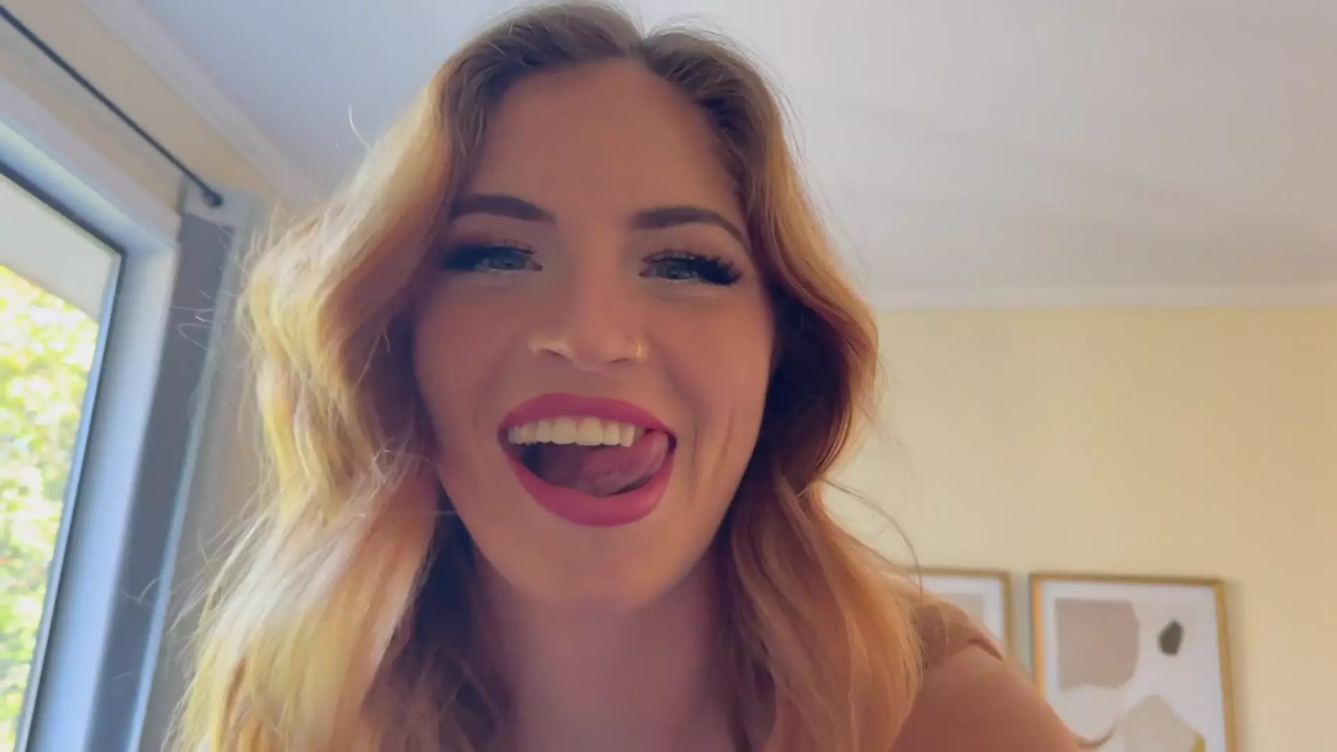 Unfaithful Girlfriend Wants to Fuck while Boyfriends on the Phone! thumbnail