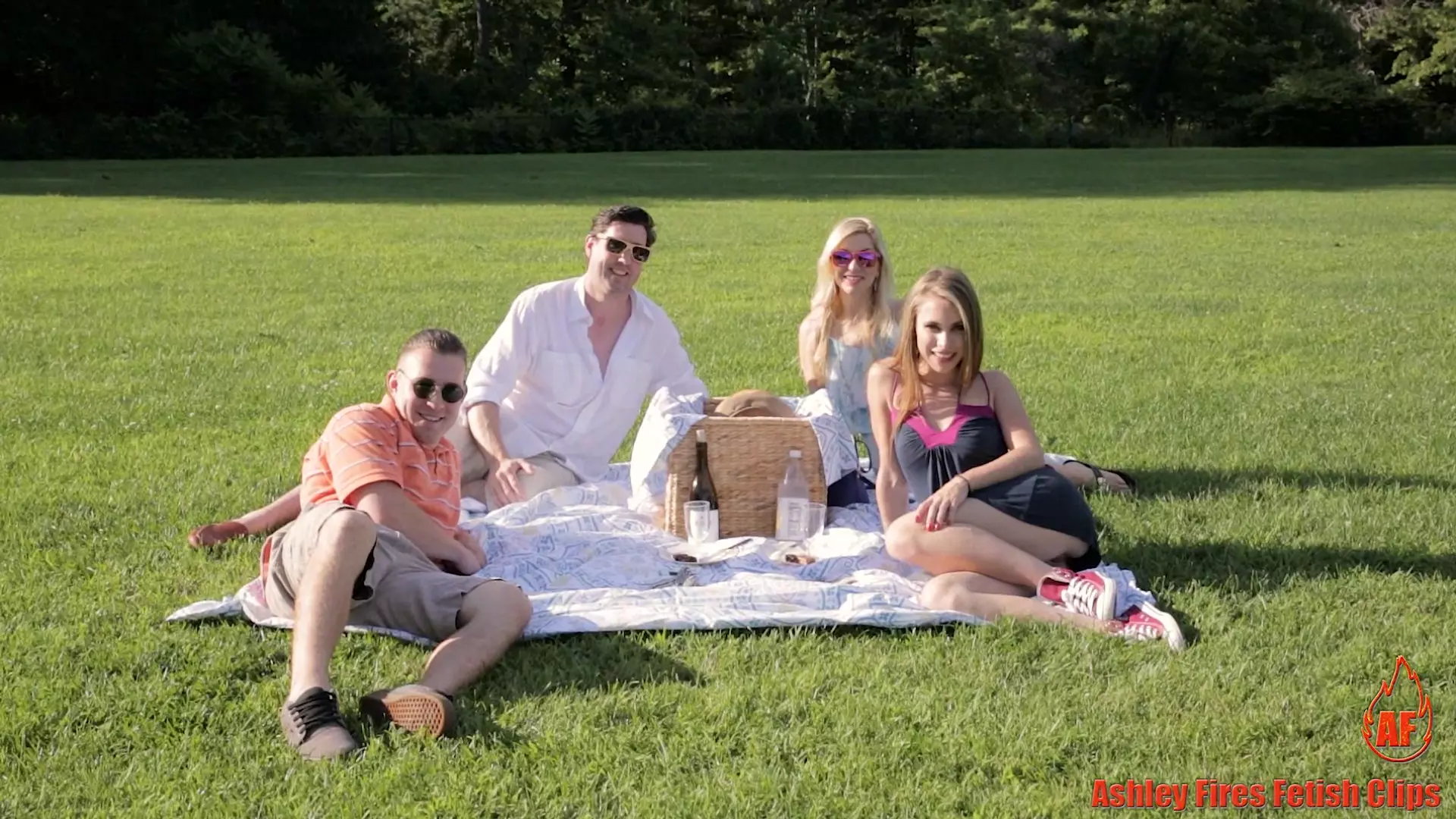 Anya Olsen - Family Picnic Part 1 thumbnail