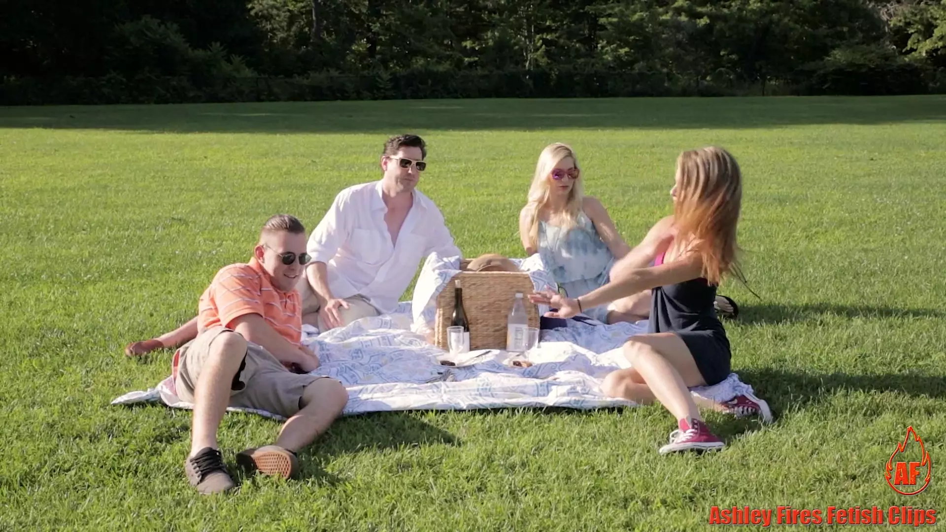 Anya Olsen - Family Picnic Part 1 thumbnail