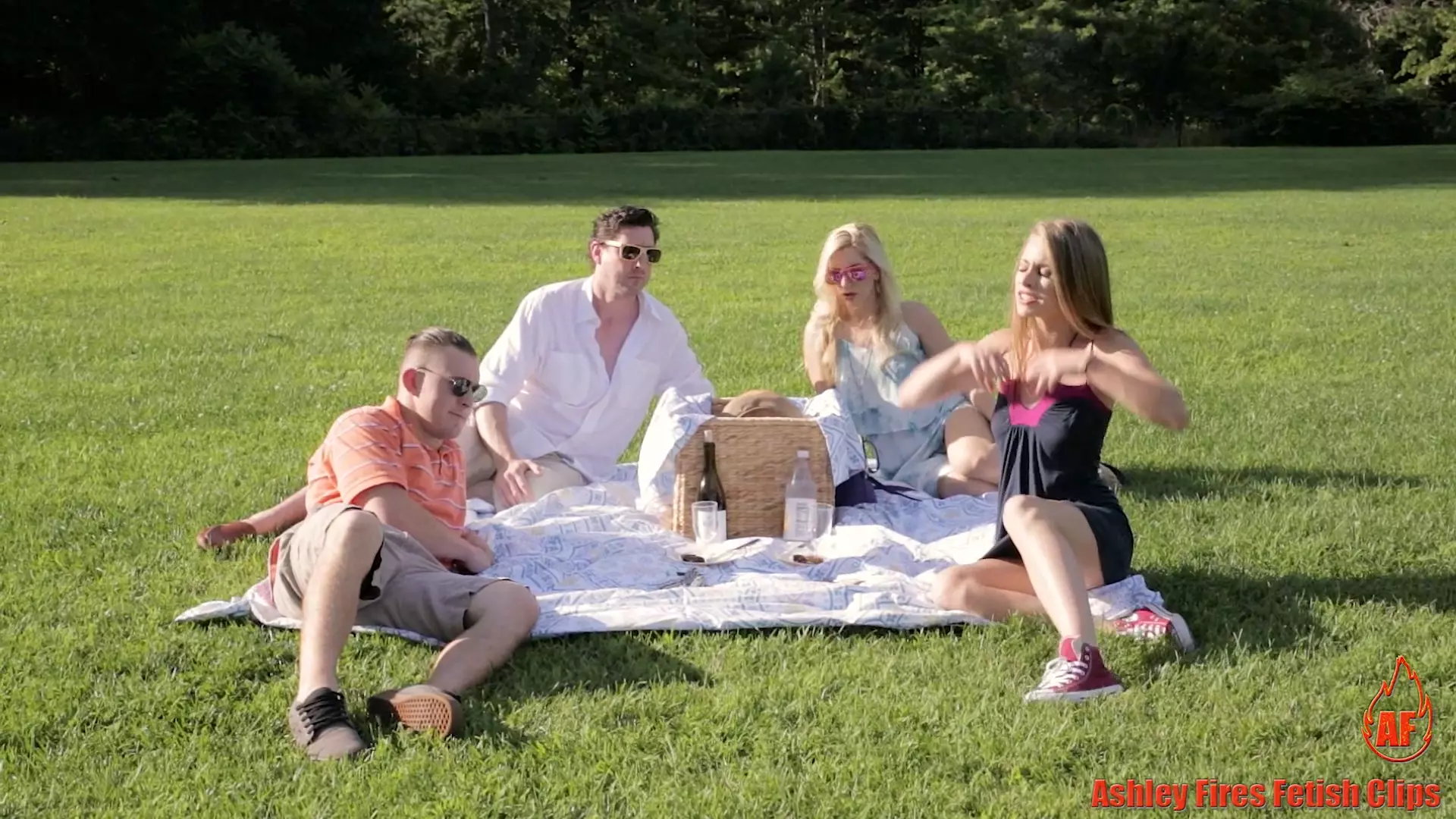 Anya Olsen - Family Picnic Part 1 thumbnail