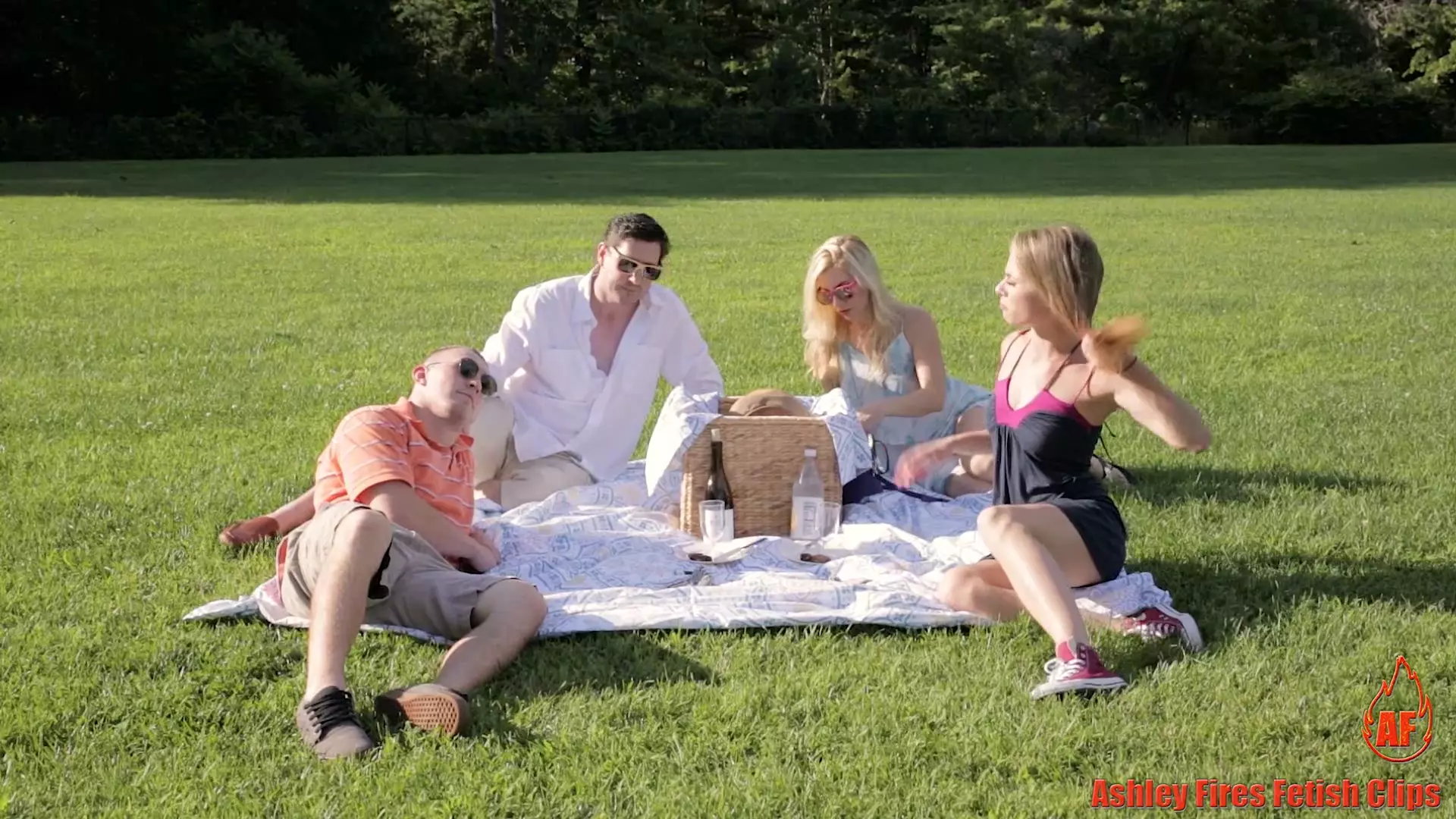 Anya Olsen - Family Picnic Part 1 thumbnail
