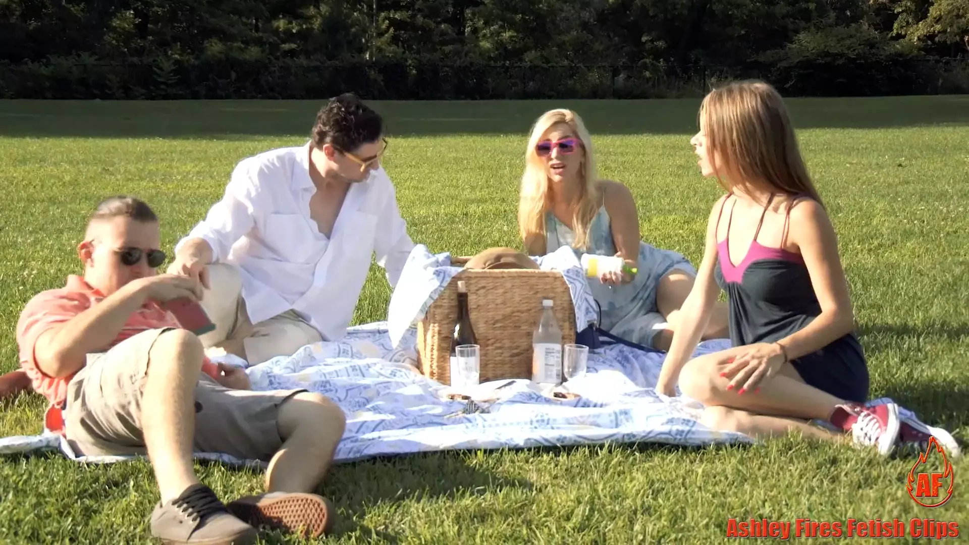 Anya Olsen - Family Picnic Part 1 thumbnail