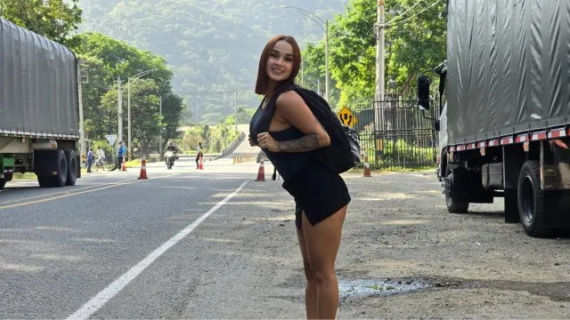 Teen Model Lose Her Car Keys and Pays a Stranger with a Bj and a Hard Fuck to