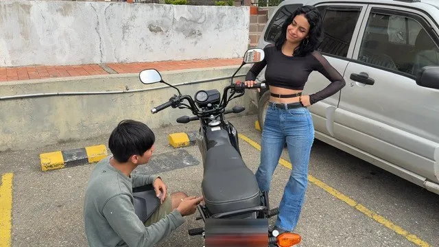 Cute Unknown Girl Asks Me for Help with Her Motorcycle and I Do Some Maintena